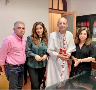 Actress Raveena Tandon and filmmaker Farah Khan with Cardinal Oswald Gracias.